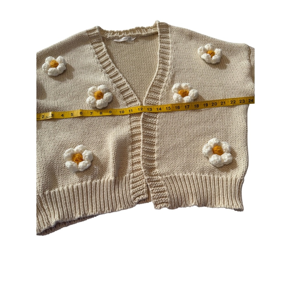 Altar'd State Cream Chunky Knit 3D Daisy Flower Cardigan Sweater 12W2721N  M - Picture 3 of 8